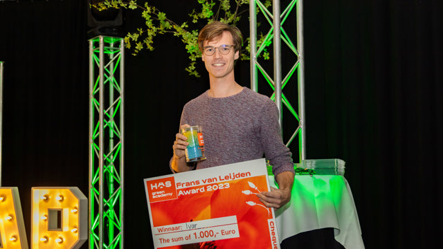 Ivar met award